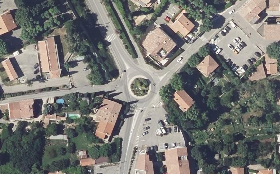Vue aérienne du Rond-point anonyme n°60003611