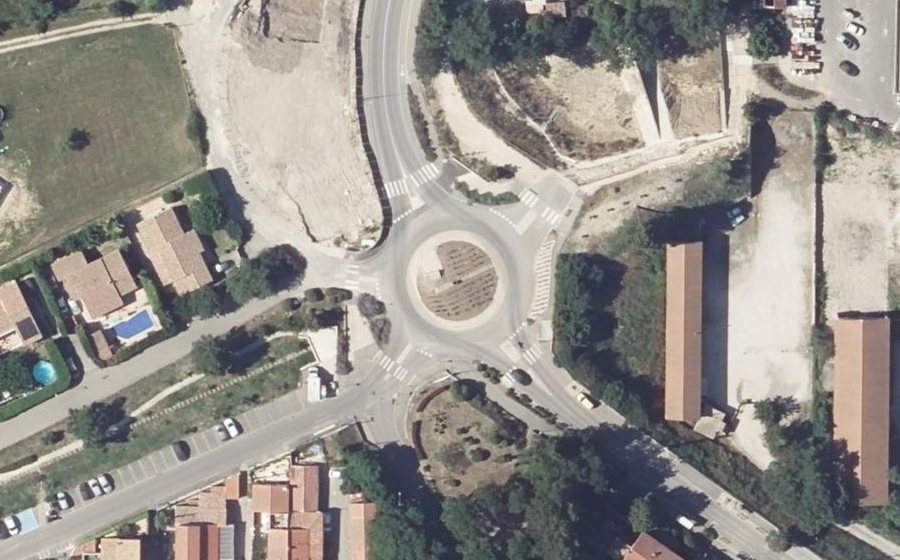 Vue aérienne du Rond-point anonyme n°60003619