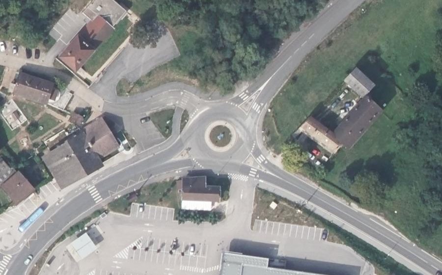 Vue aérienne du Rond-point anonyme n°60006334