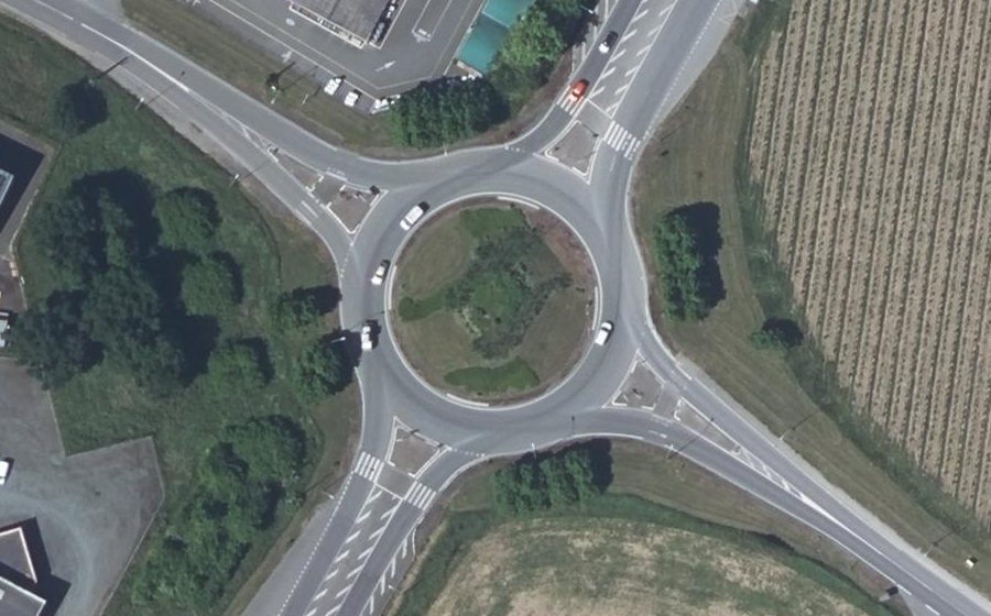 Vue aérienne du Rond-point anonyme n°600323921