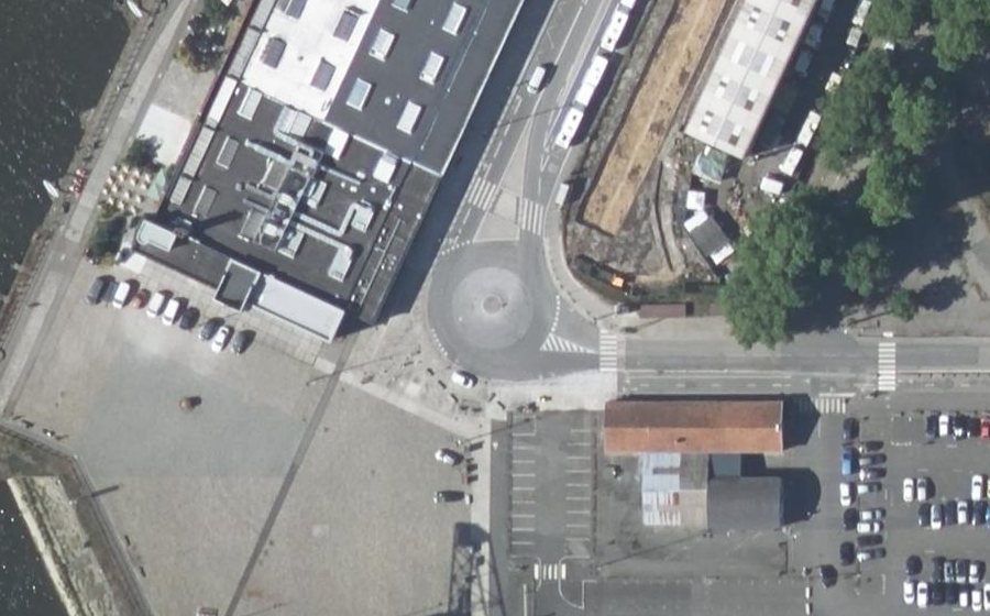 Vue aérienne du Rond-point anonyme n°600323986