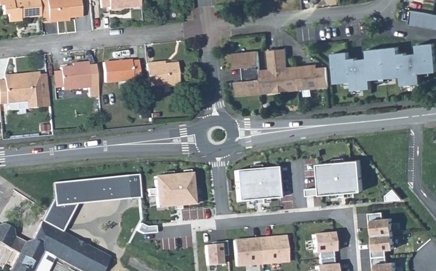 Vue aérienne du Rond-point anonyme n°600324279