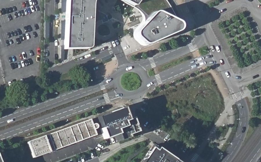 Vue aérienne du Rond-point anonyme n°600324375