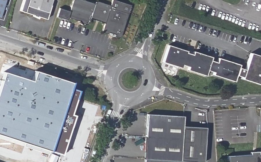 Vue aérienne du Rond-point anonyme n°600324403