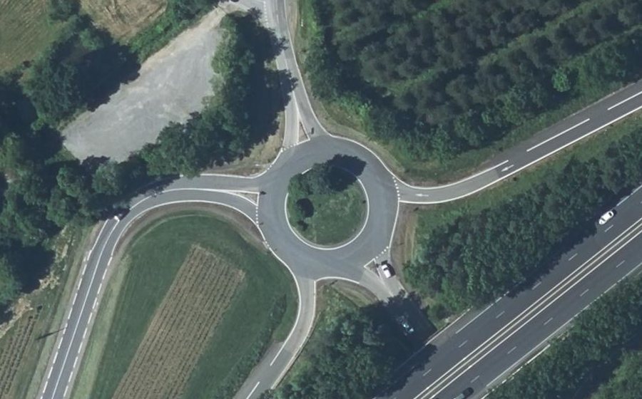 Vue aérienne du Rond-point anonyme n°600324511