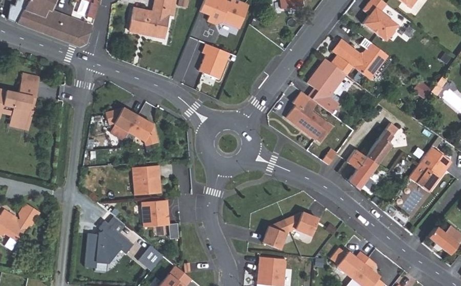 Vue aérienne du Rond-point anonyme n°600324524