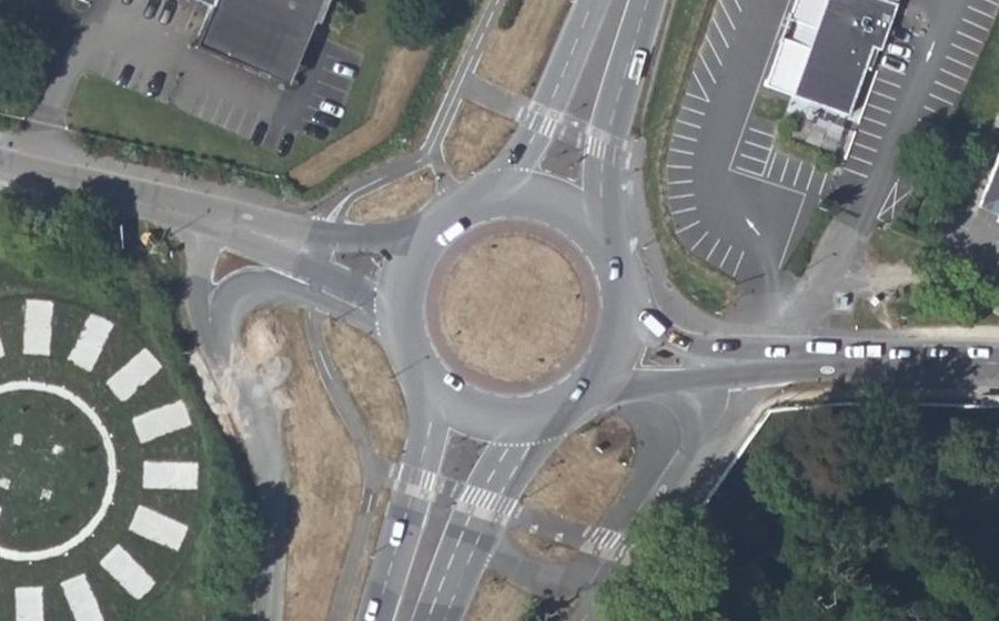 Vue aérienne du Rond-point anonyme n°600324563