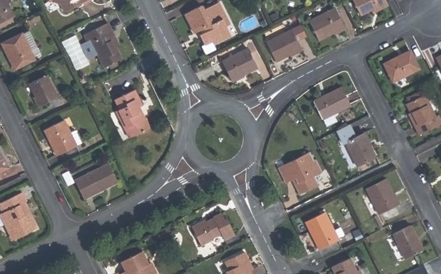 Vue aérienne du Rond-point anonyme n°600324601