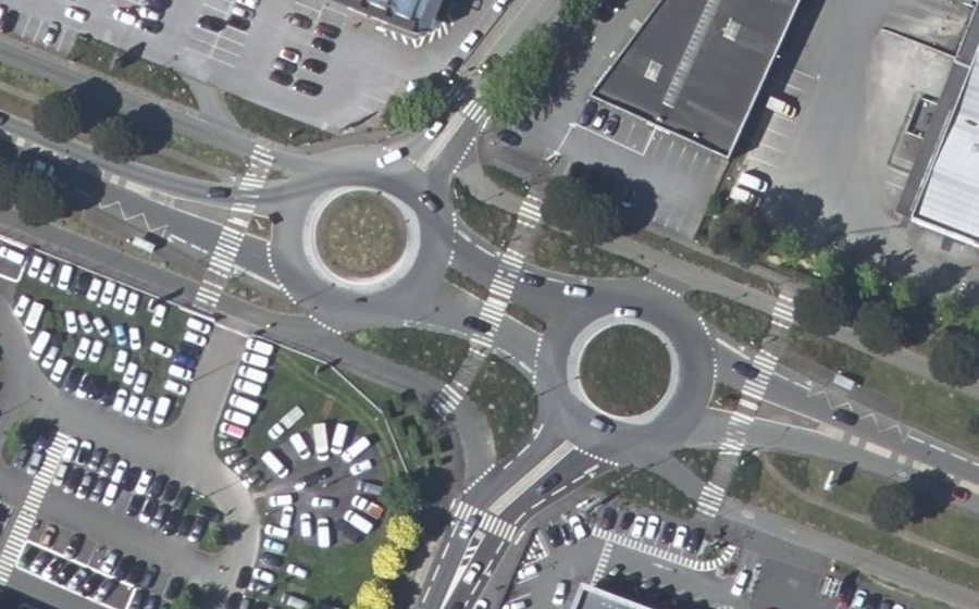 Vue aérienne du Rond-point anonyme n°600324732