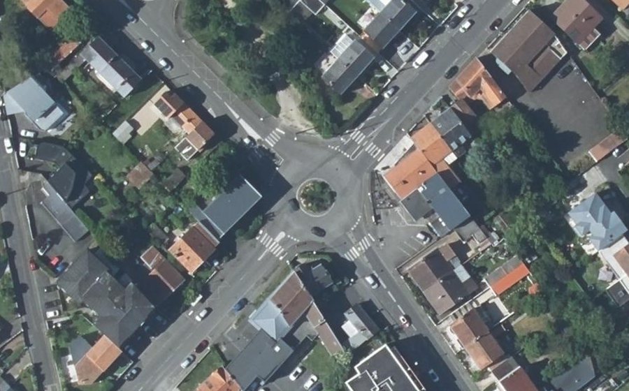 Vue aérienne du Rond-point anonyme n°600325030