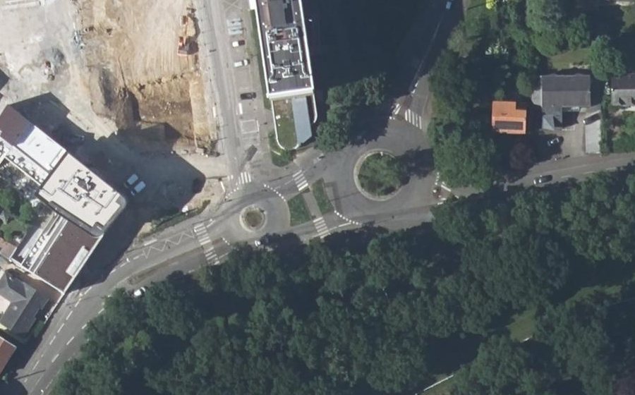Vue aérienne du Rond-point anonyme n°600325306