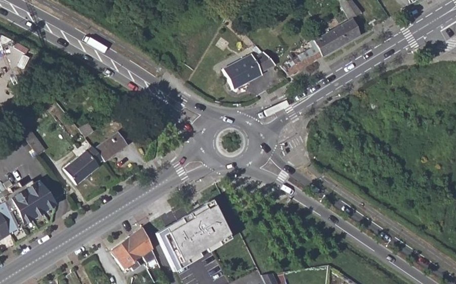 Vue aérienne du Rond-point anonyme n°600325556