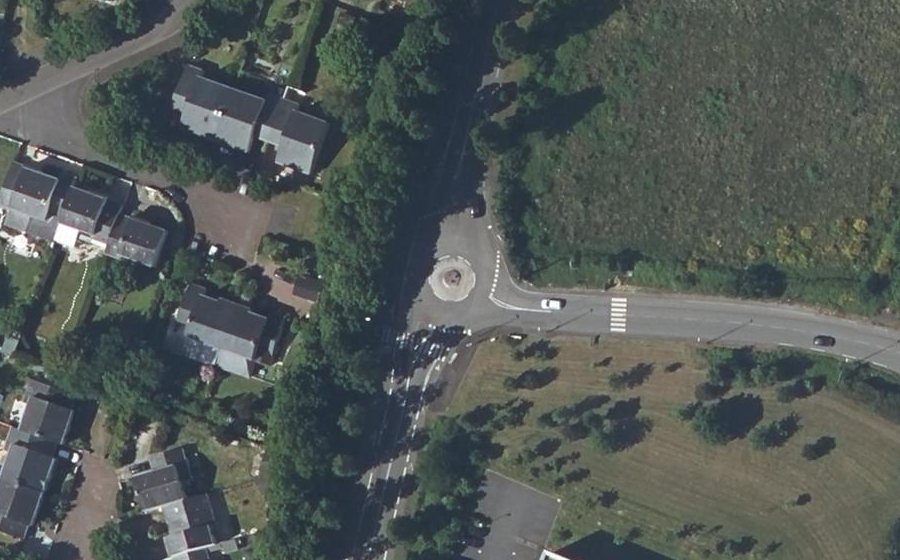Vue aérienne du Rond-point anonyme n°600325557