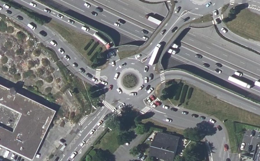 Vue aérienne du Rond-point anonyme n°600325643