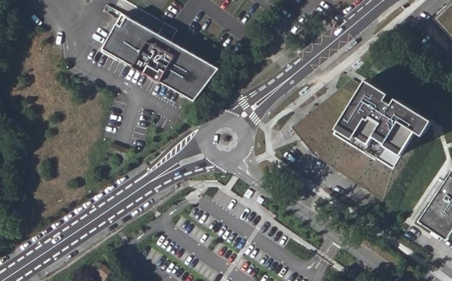 Vue aérienne du Rond-point anonyme n°600325666