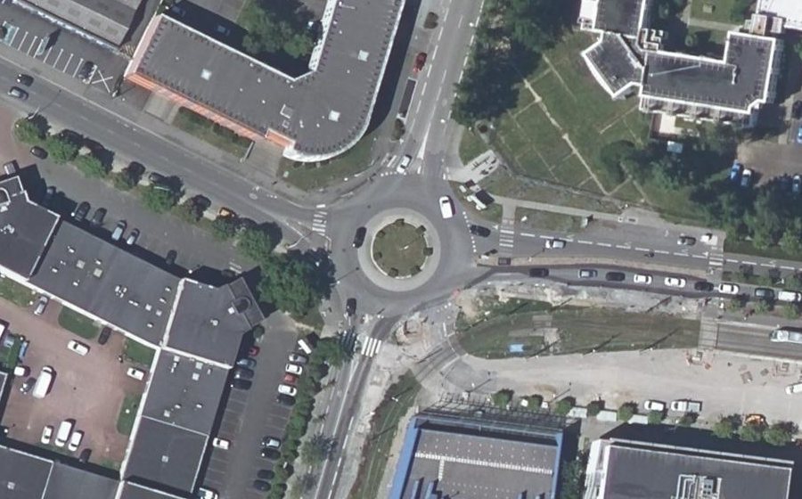 Vue aérienne du Rond-point anonyme n°600325682