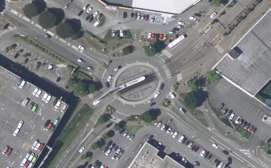 Vue aérienne du Rond-point anonyme n°600325702