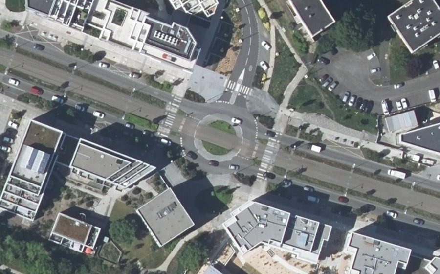 Vue aérienne du Rond-point anonyme n°600325710