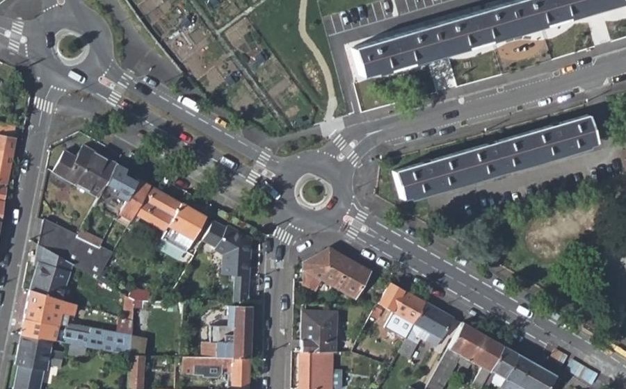 Vue aérienne du Rond-point anonyme n°600325870