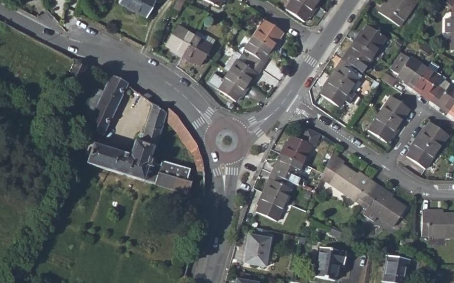Vue aérienne du Rond-point anonyme n°600326354