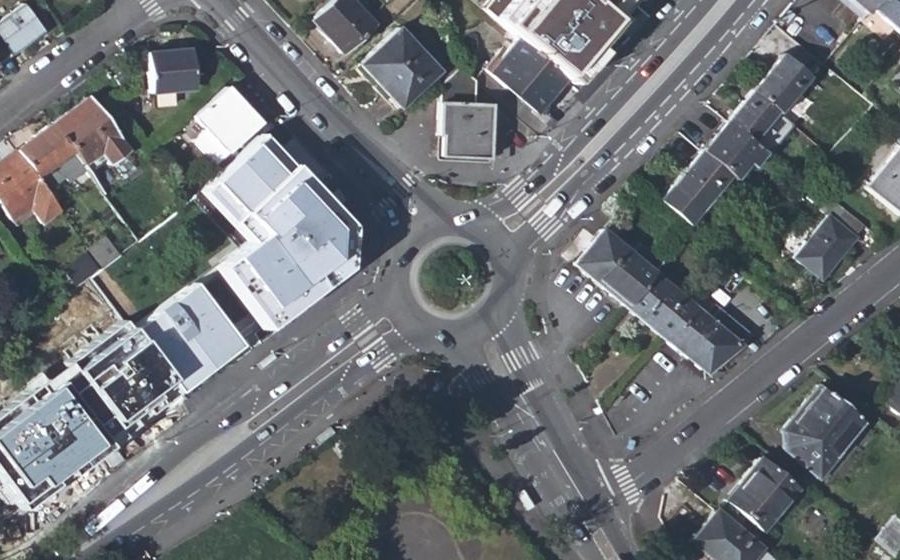 Vue aérienne du Rond-point anonyme n°600326606