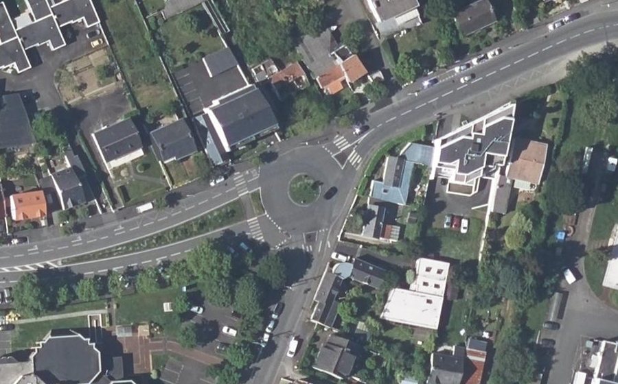 Vue aérienne du Rond-point anonyme n°600326716