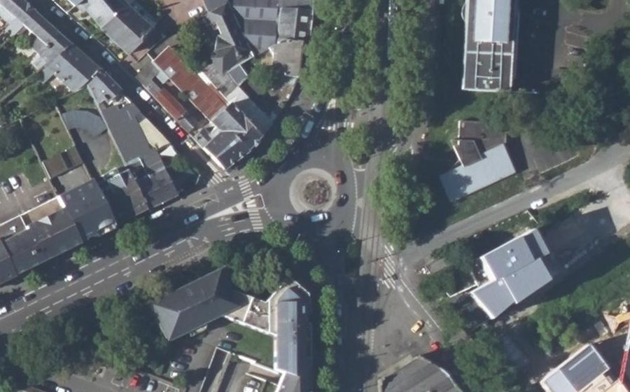 Vue aérienne du Rond-point anonyme n°600326824