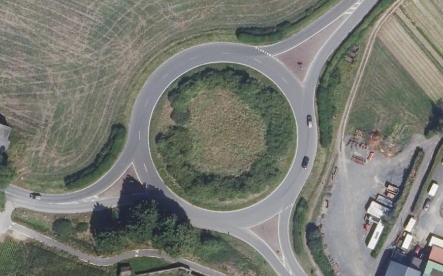 Vue aérienne du Rond-point anonyme n°60048820