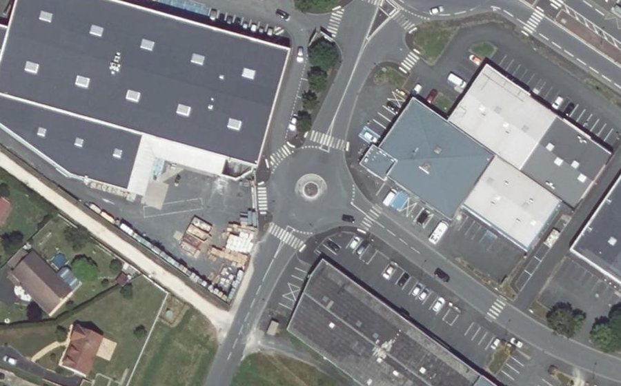 Vue aérienne du Rond-point anonyme n°600634155