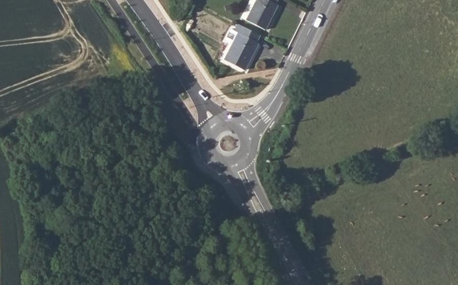 Vue aérienne du Rond-point anonyme n°600764424