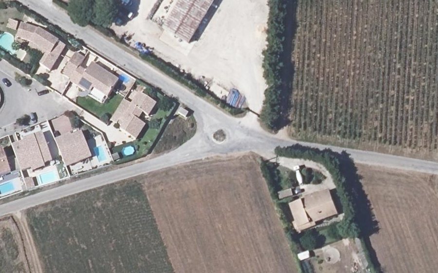 Vue aérienne du Rond-point anonyme n°600789677
