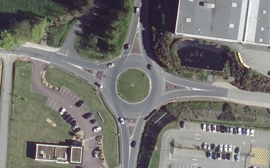 Vue aérienne du Rond-point anonyme n°601066453