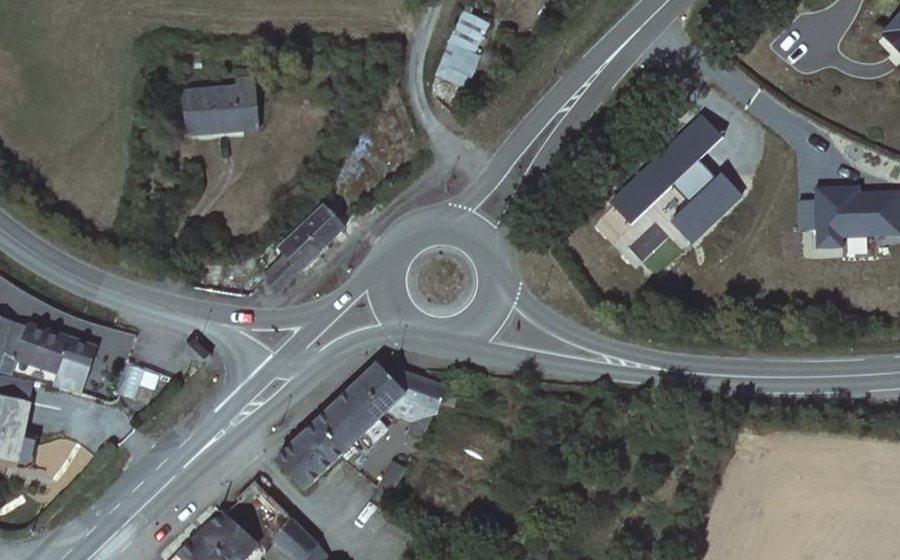 Vue aérienne du Rond-point anonyme n°60107652