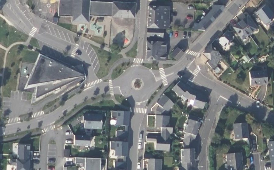 Vue aérienne du Rond-point anonyme n°601272208