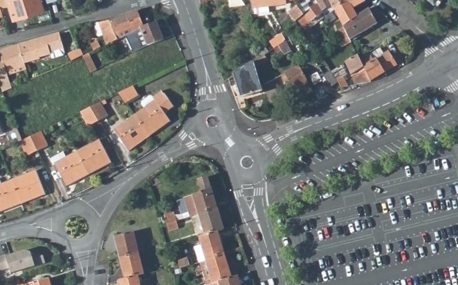 Vue aérienne du Rond-point anonyme n°601291222