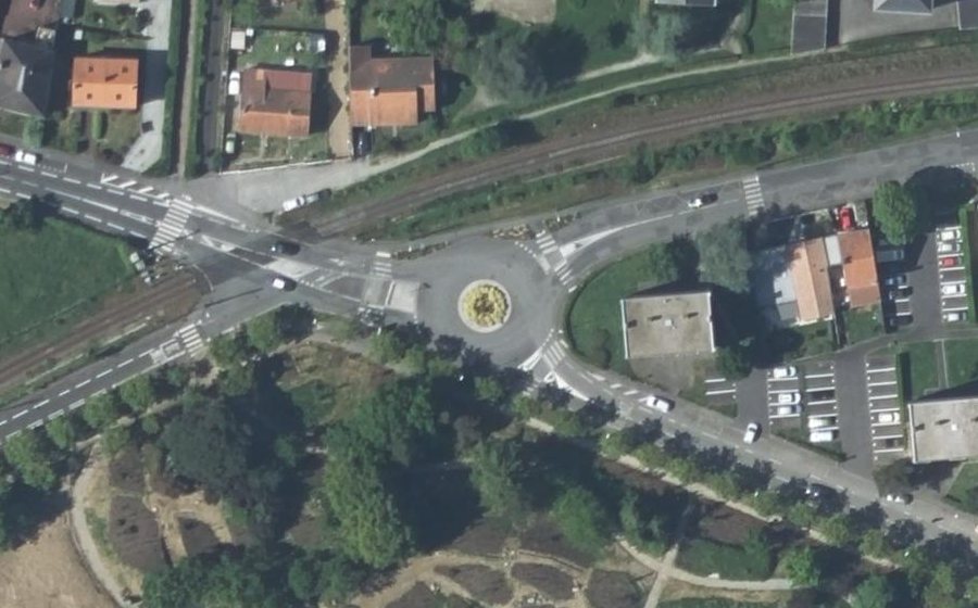 Vue aérienne du Rond-point anonyme n°601291256