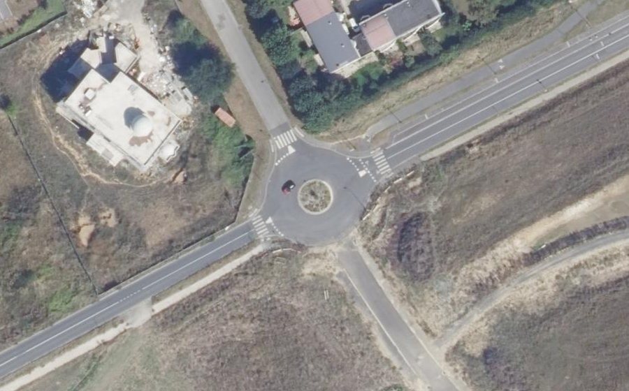 Vue aérienne du Rond-point anonyme n°60143354