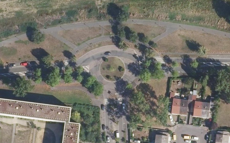 Vue aérienne du Rond-point anonyme n°60143480