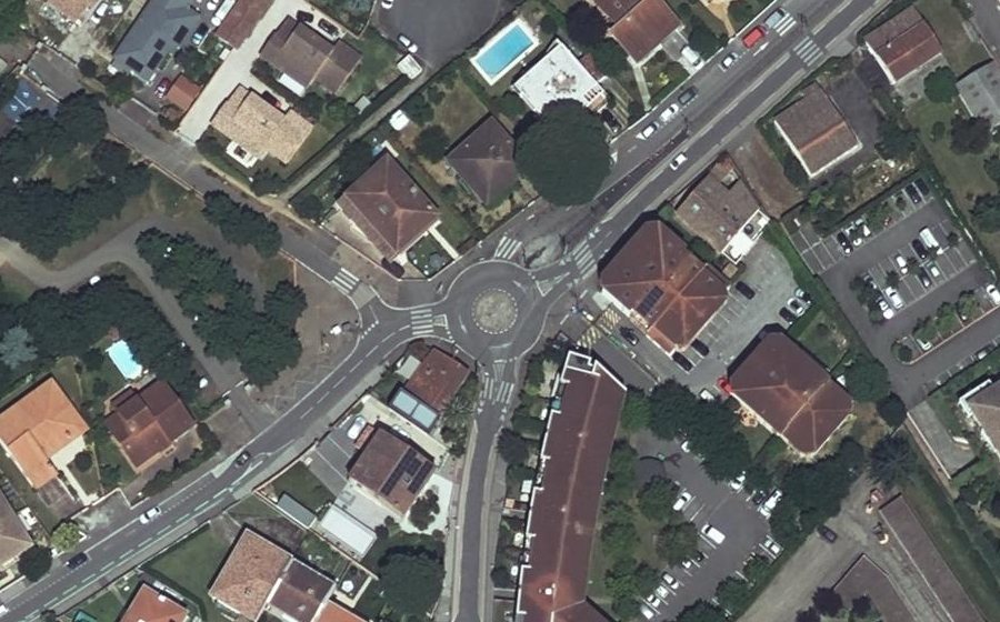 Vue aérienne du Rond-point anonyme n°60149351