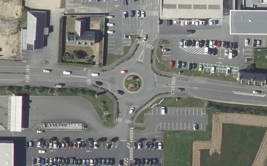 Vue aérienne du Rond-point anonyme n°601493564