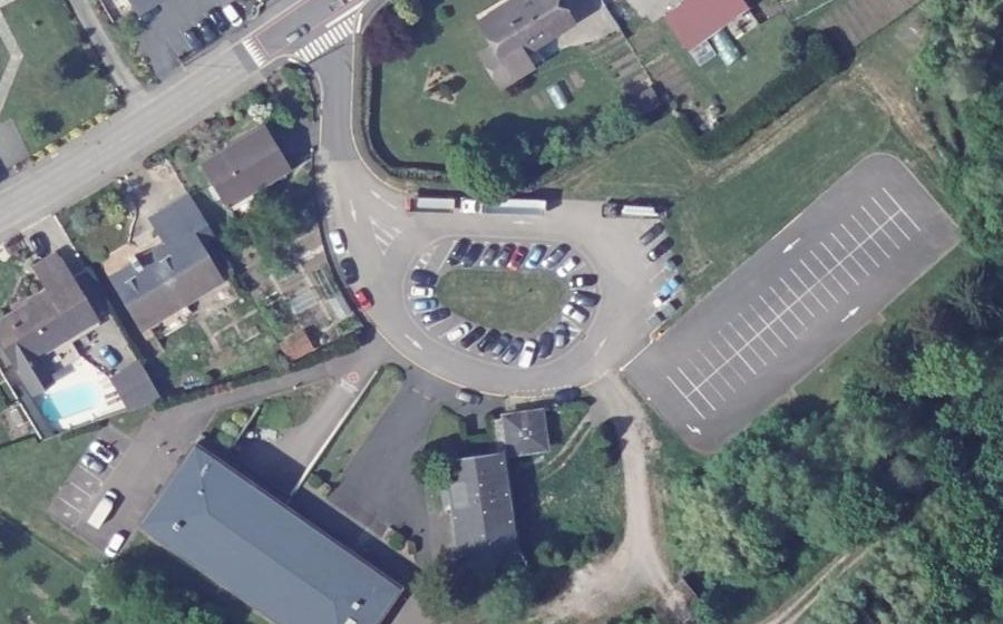 Vue aérienne du Rond-point anonyme n°60149874