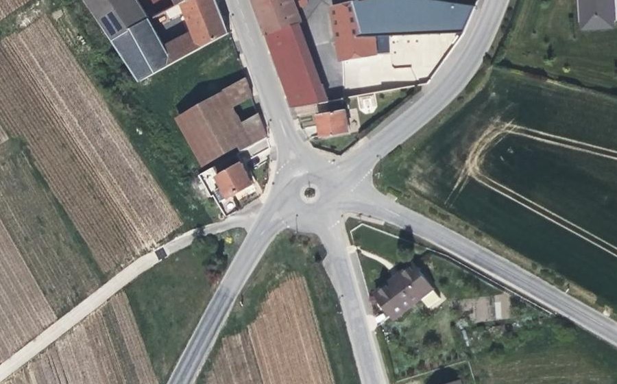 Vue aérienne du Rond-point anonyme n°60154882