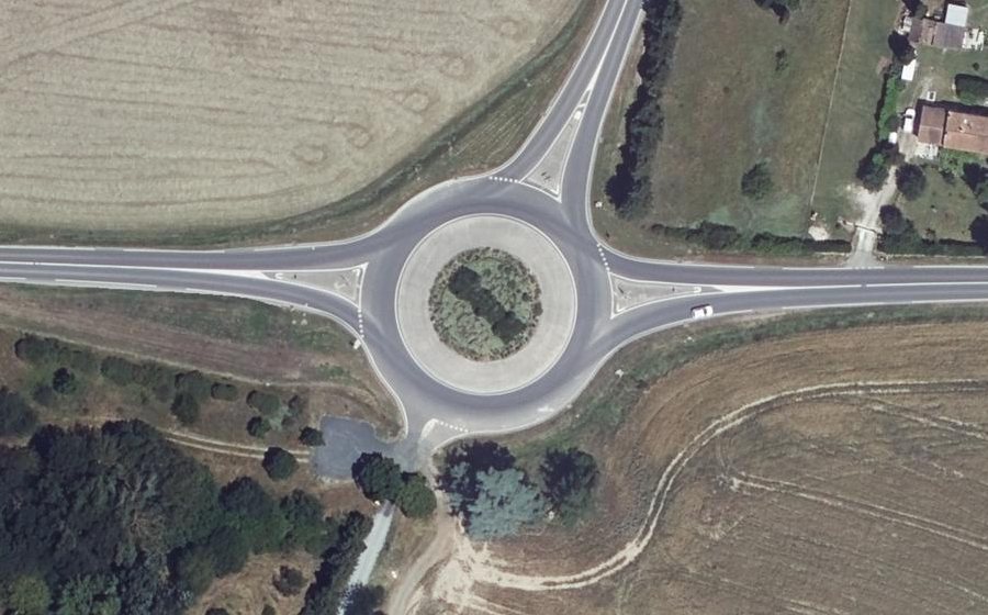 Vue aérienne du Rond-point anonyme n°601652483