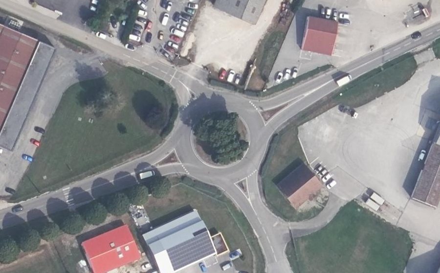 Vue aérienne du Rond-point anonyme n°60169271