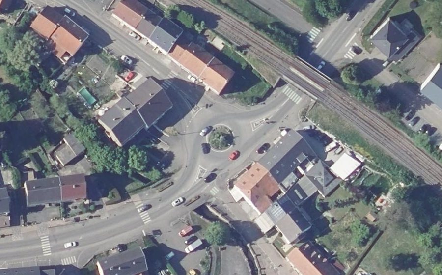 Vue aérienne du Rond-point anonyme n°60173303
