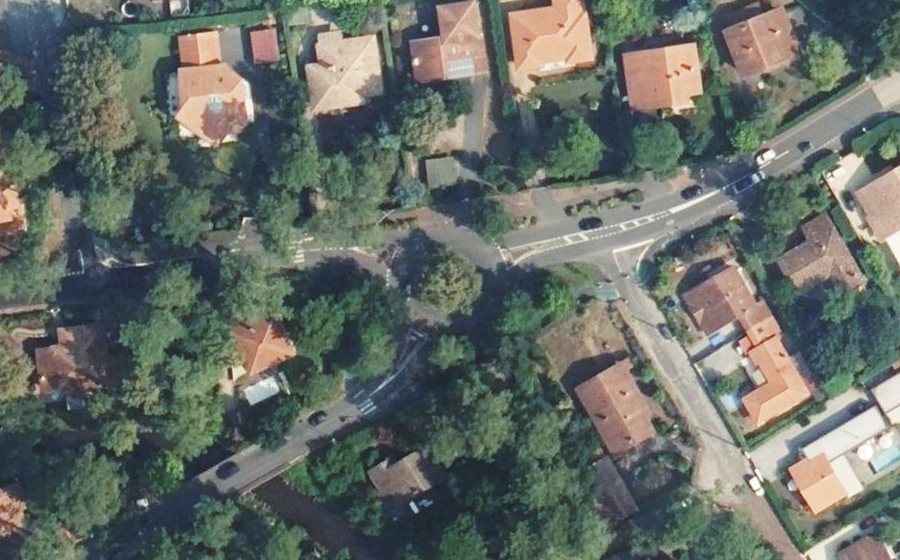 Vue aérienne du Rond-point anonyme n°601746767