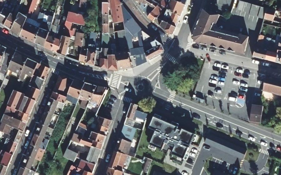 Vue aérienne du Rond-point anonyme n°601747191