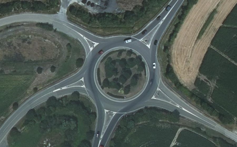 Vue aérienne du Rond-point anonyme n°60184410