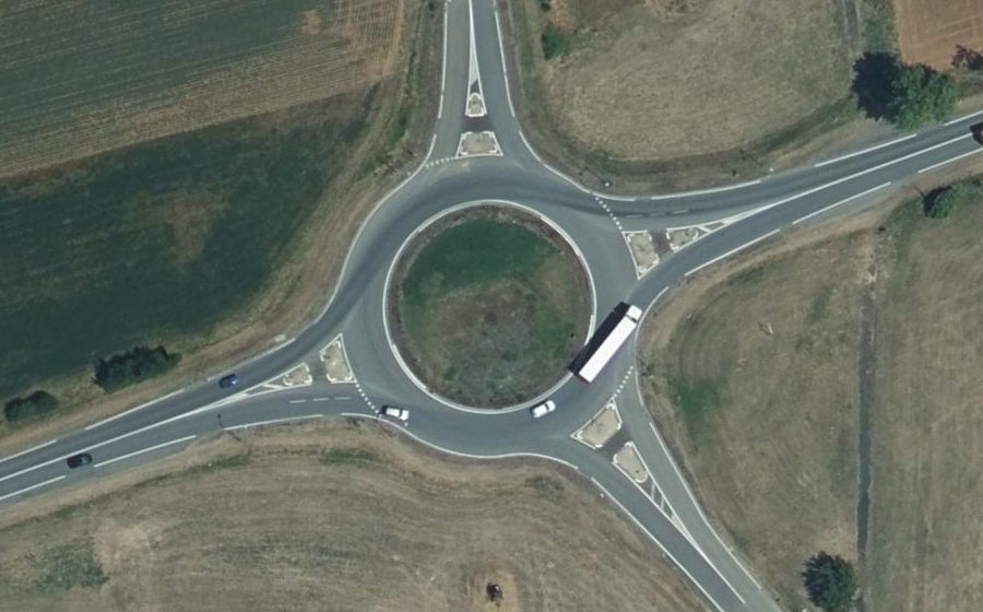 Vue aérienne du Rond-point anonyme n°60195974
