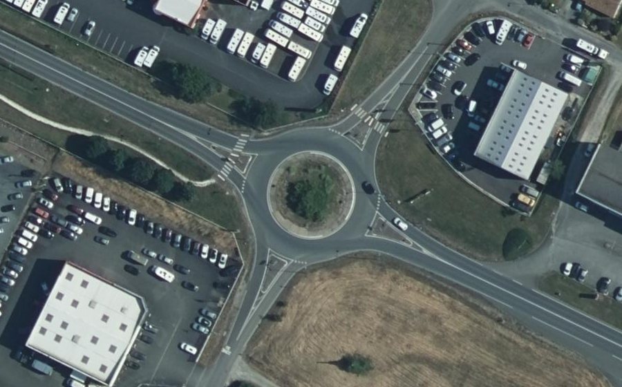 Vue aérienne du Rond-point anonyme n°60195977